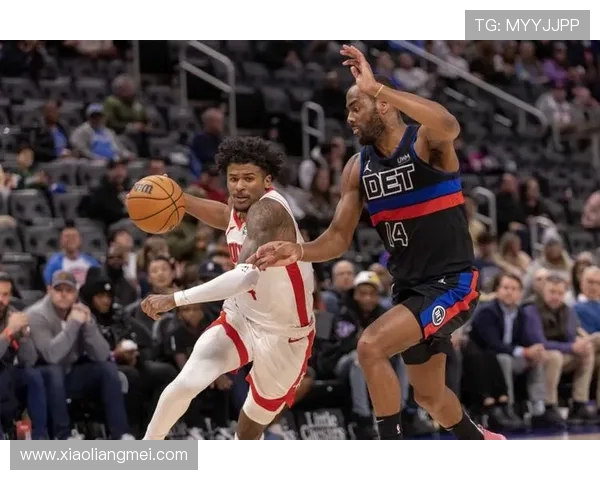 火箭队与活塞队的激烈对决回顾及精彩瞬间分析